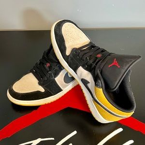 Nike Air Jordan 1 Low University Gold